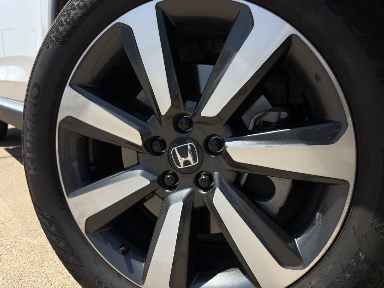 Used 2023 Honda Pilot Touring image 9