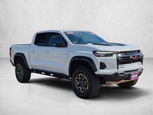 Used 2023 Chevrolet Colorado ZR2 w/ ZR2 Convenience Package III AWD/4WD image 3
