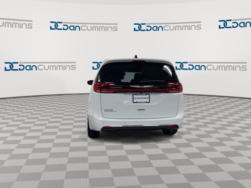 New 2026 Chrysler Pacifica Select FWD image 7