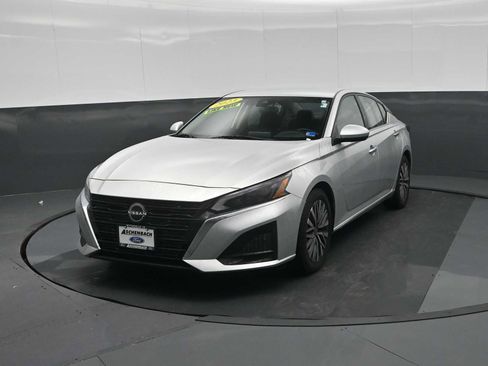 Used 2023 Nissan Altima 2.5 SV FWD image 5