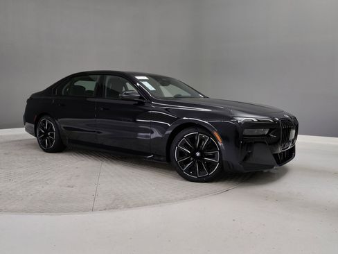 New 2025 BMW i7 xDrive60 w/ Premium Package image 26