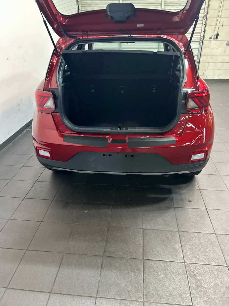 Used 2025 Hyundai Venue SEL FWD image 10
