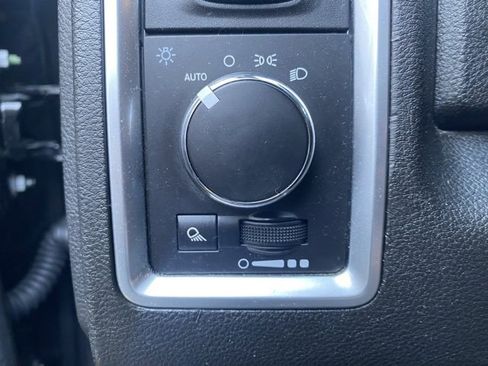 Used 2022 RAM 1500 Classic SLT image 14