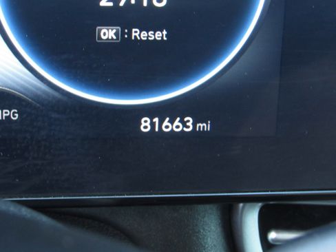 Used 2023 Hyundai Elantra Limited w/ Cargo Package image 27