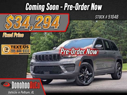 Used 2025 Jeep Grand Cherokee Altitude RWD image 1