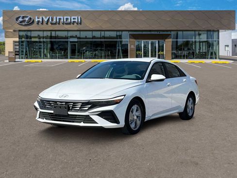 Certified 2025 Hyundai Elantra SE image 31