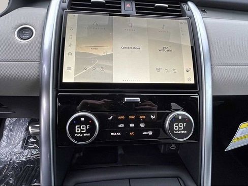New 2024 Land Rover Discovery Dynamic SE image 14
