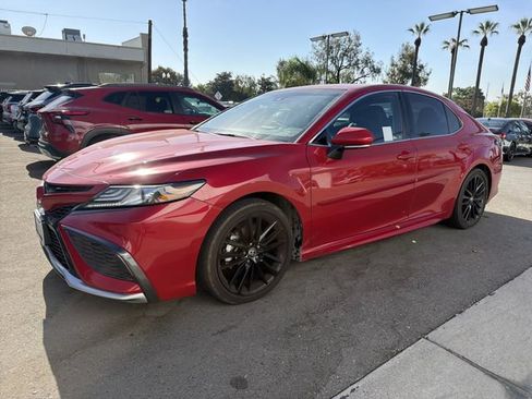 Used 2021 Toyota Camry XSE w/ Carpet Mat Package (TMS) FWD image 2