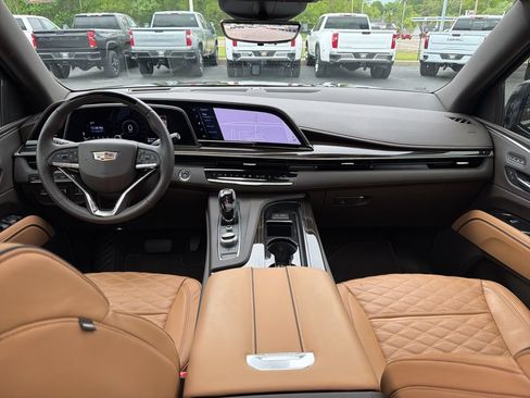 Used 2024 Cadillac Escalade ESV Sport AWD/4WD image 31