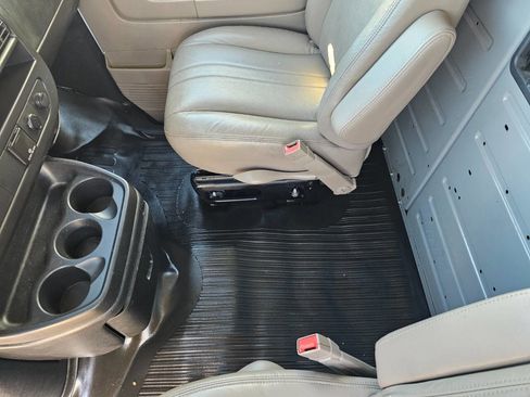 Used 2015 Chevrolet Express 2500 Extended image 34