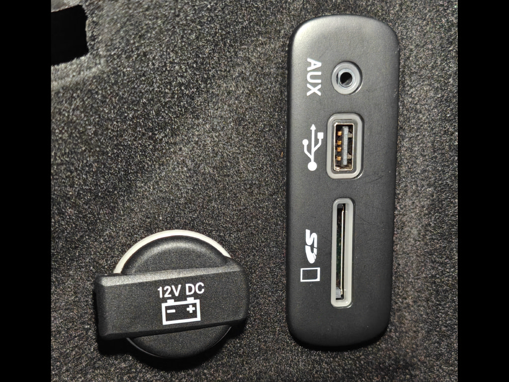 Used 2015 Dodge Challenger SXT w/ Super Sport Group (SS/T) RWD image 36