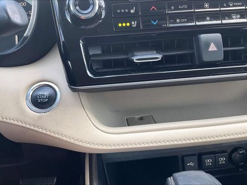 Used 2020 Toyota Highlander Limited FWD image 31
