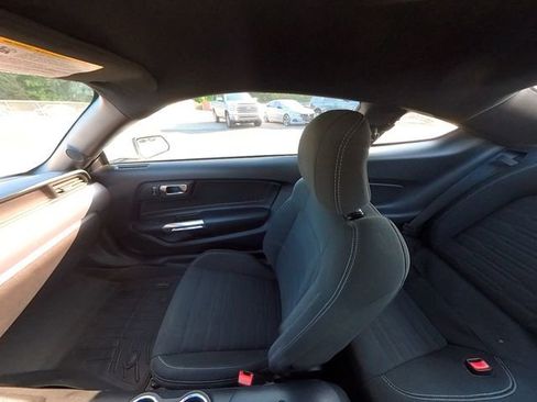 Used 2017 Ford Mustang Coupe RWD image 31