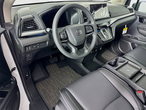 New 2026 Honda Odyssey Touring image 9