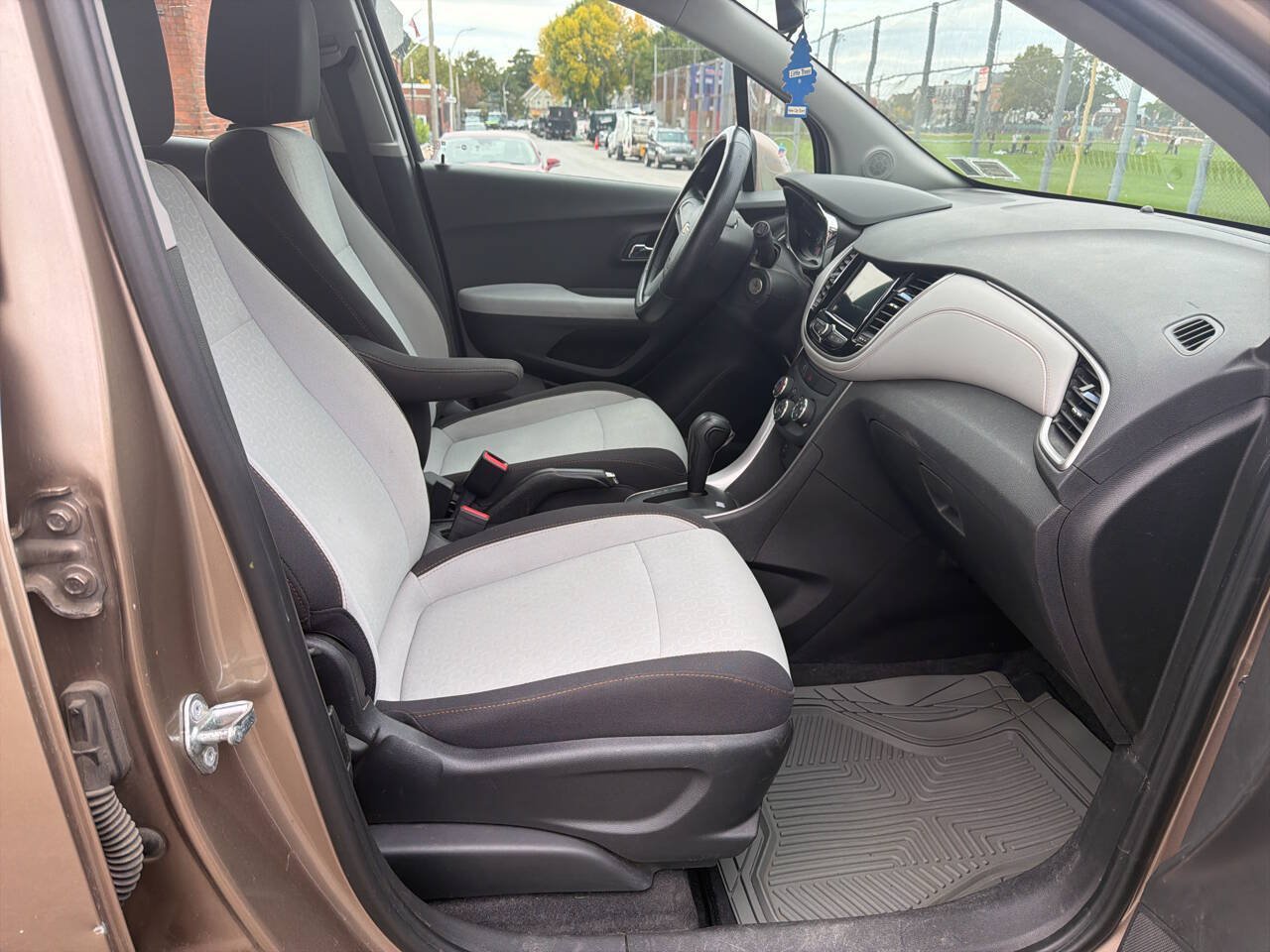 Used 2018 Chevrolet Trax LS AWD/4WD image 21
