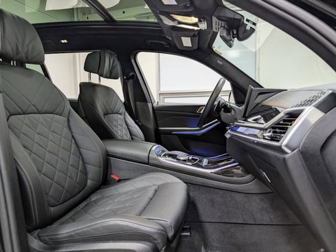 Used 2024 BMW X7 xDrive40i w/ M Sport Package image 31