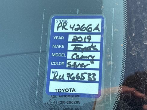 Used 2019 Toyota Camry LE w/ Convenience Package FWD image 9