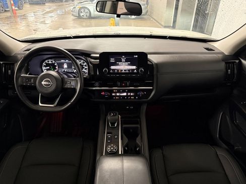 Used 2024 Nissan Pathfinder SV image 17