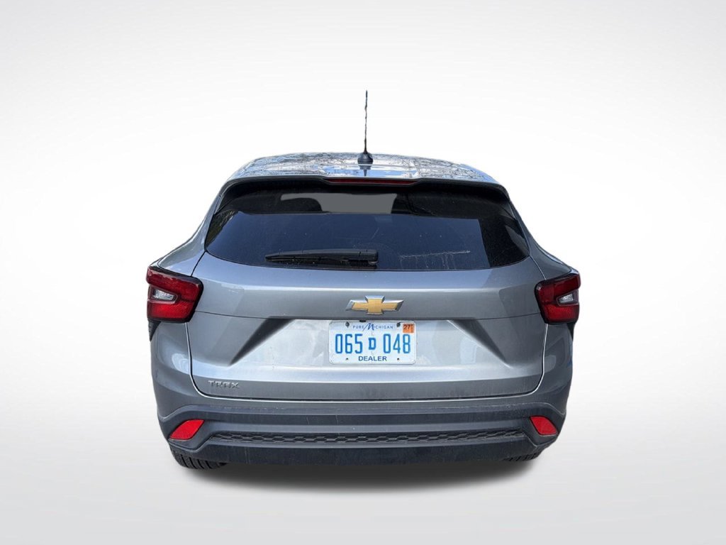 Used 2024 Chevrolet Trax LS w/ LS Convenience Package FWD image 6