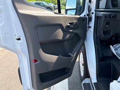 Used 2025 Ford Transit 250 Low Roof RWD image 9