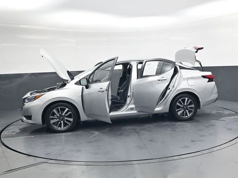 Used 2025 Nissan Versa SV w/ Trunk Package image 33