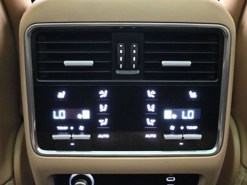 Certified 2023 Porsche Cayenne Platinum Edition AWD/4WD image 22