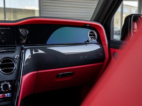 New 2026 Rolls-Royce Cullinan Black Badge image 38