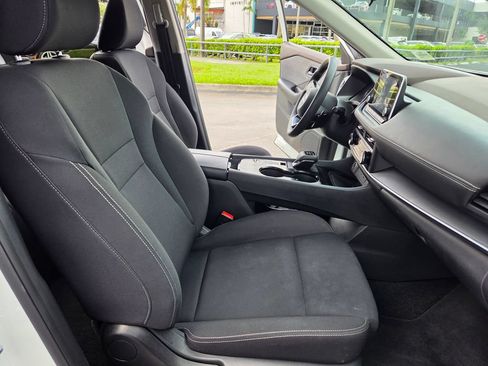 Used 2023 Nissan Rogue S FWD image 19