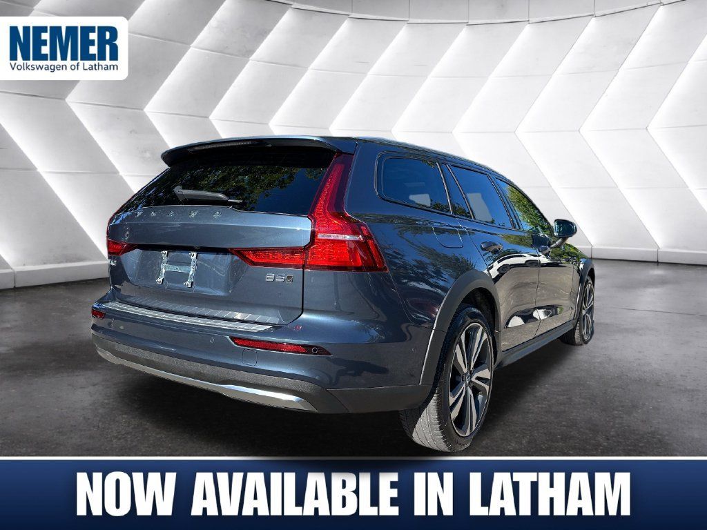 Used 2026 Volvo V60 B5 Cross Country Plus w/ Protection Package Premier AWD/4WD image 4