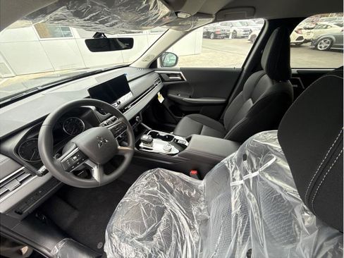 New 2026 Mitsubishi Outlander ES FWD image 9