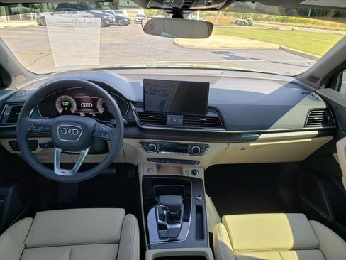 Used 2024 Audi Q5 e Premium Plus w/ Premium Plus Package image 13