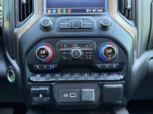 Used 2022 Chevrolet Silverado 3500 High Country AWD/4WD image 20