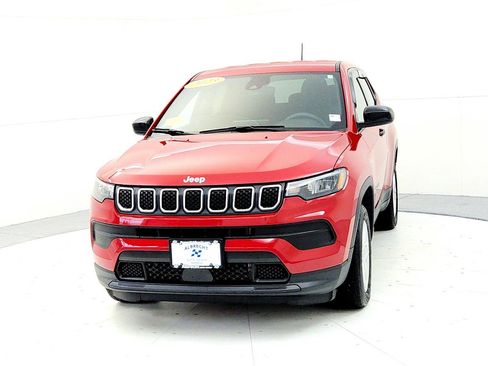 Used 2023 Jeep Compass Sport image 8