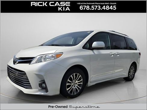 Used 2020 Toyota Sienna XLE image 1