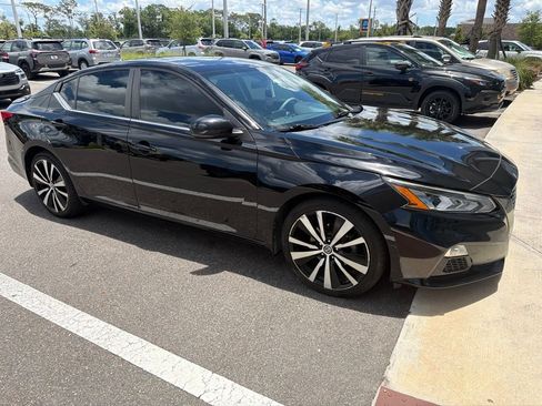 Used 2019 Nissan Altima 2.5 SR w/ SR Premium Package AWD/4WD image 3