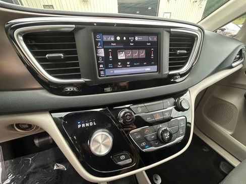 Used 2023 Chrysler Voyager LX FWD image 20