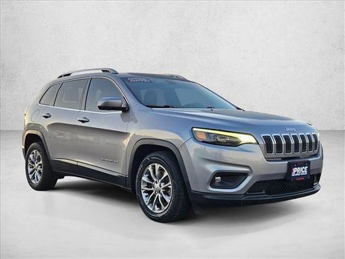 Used 2020 Jeep Cherokee Latitude Plus image 3