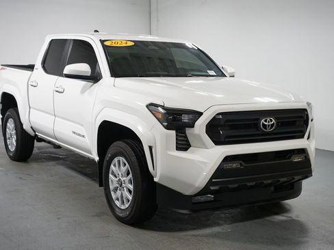 Used 2024 Toyota Tacoma SR5 image 3