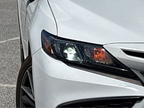 Used 2022 Toyota Camry SE FWD image 18