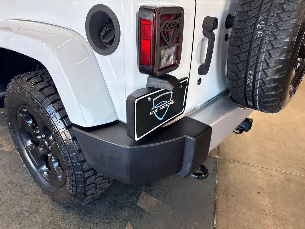 Used 2015 Jeep Wrangler Unlimited Sahara w/ Connectivity Group AWD/4WD image 24
