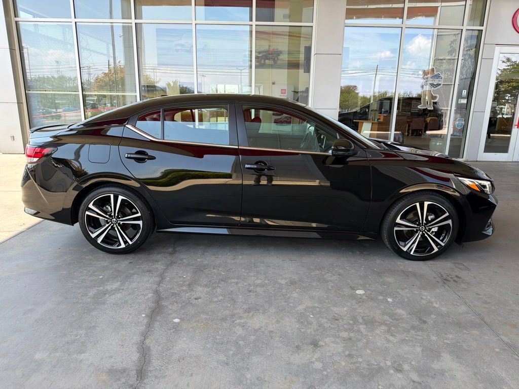 Used 2022 Nissan Sentra SR w/ SR Premium Package FWD image 8