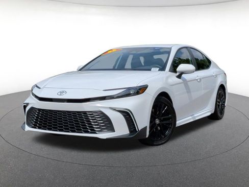 Used 2026 Toyota Camry SE FWD image 1
