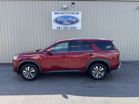 Used 2024 Nissan Pathfinder SL AWD/4WD image 1