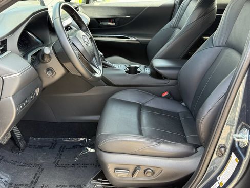 Used 2023 Toyota Venza Limited AWD/4WD image 23