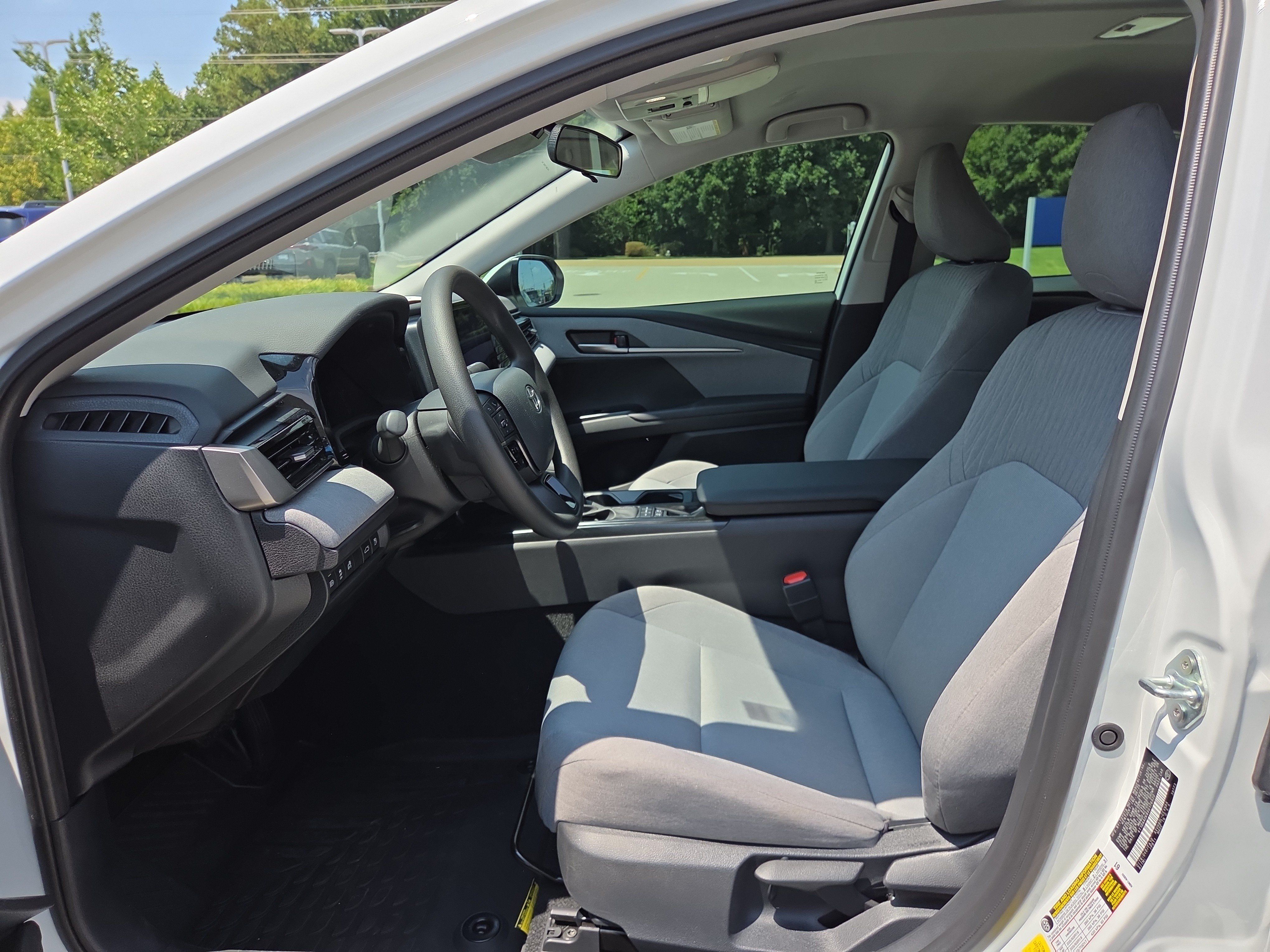 Used 2025 Toyota Camry LE FWD image 10