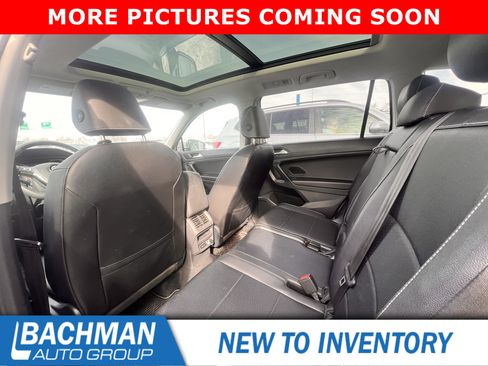Used 2021 Volkswagen Tiguan SE w/ Panoramic Sunroof Package image 6