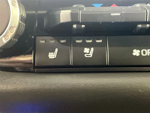 Used 2025 Toyota Tundra Platinum image 16