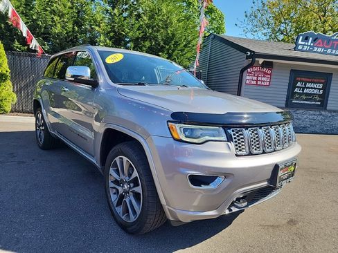 Used 2017 Jeep Grand Cherokee Overland AWD/4WD image 4