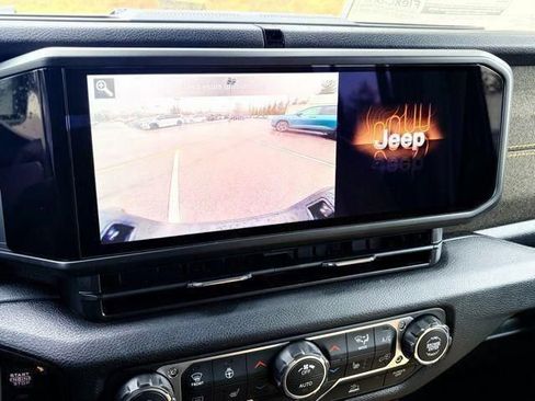 New 2026 Jeep Gladiator Willys AWD/4WD image 3