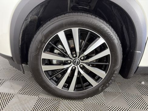 Used 2023 Nissan Pathfinder Platinum image 14